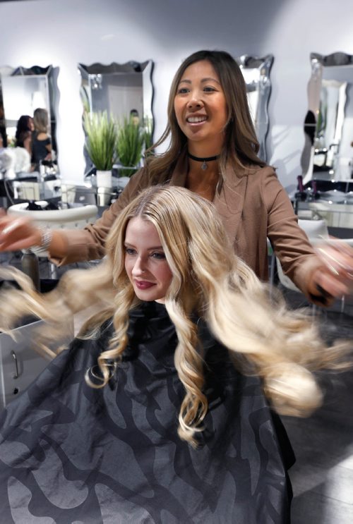 WAYNE GLOWACKI / WINNIPEG FREE PRESS

Fashion. Master Hair Stylist Nora Santos styles Laura OHagans hair at the Glam Bar on Corydon Ave.  Connie Tamoto story.  Nov. 24 2016
