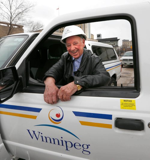 WAYNE GLOWACKI / WINNIPEG FREE PRESS

Don McDougald, a regional street supervisor, has worked for the City of Winnipeg 20 years past the normal retirement age. At the age of 80, McDougald has decided its time to go.   Aldo Santin story 25 2016