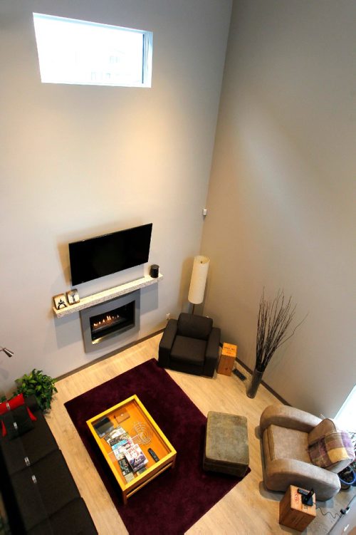 BORIS MINKEVICH / WINNIPEG FREE PRESS
USED HOMES - 153 Rue Hebert in St. Boniface. View down onto the living area. Nov. 29, 2016