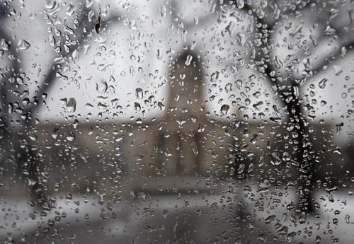 RUTH BONNEVILLE / WINNIPEG FREE PRESS


The rear of the Manitoba Legislative Building looks surreal through a car window as falling snow turns into droplets of waterTuesday afternoon.  
For Slushy weather feature in 49.8 or Weather Standup.  

Nov 29, 2016
