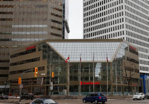 WAYNE GLOWACKI / WINNIPEG FREE PRESS
The Scotiabank building at Portage and Main is for sale.   November 30 2016