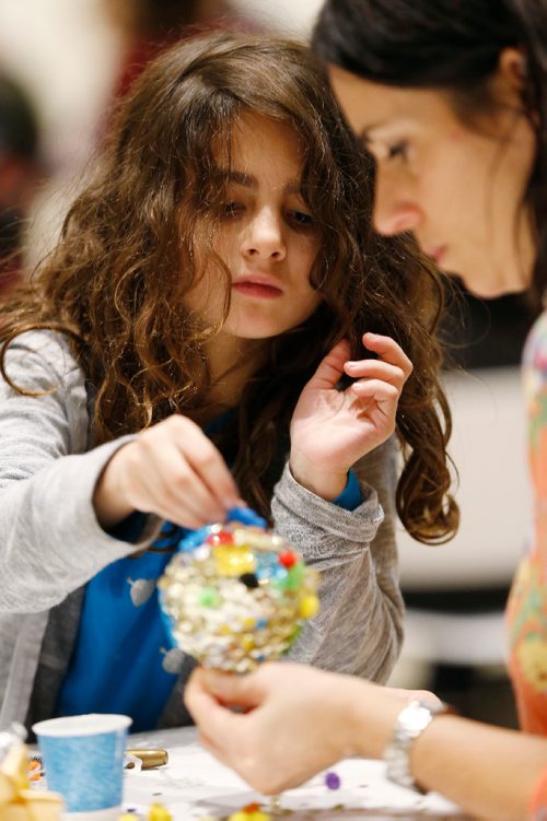 JOHN WOODS / WINNIPEG FREE PRESS
Mercedes Jaimes and her daughter Emma make decorations at the Winnipeg Art Gallery's Holiday Party Sunday, December 4, 2016. Families enjoyed a mug of hot cocoa, cookies, and crafts, as they came together to celebrate another Christmas season.
