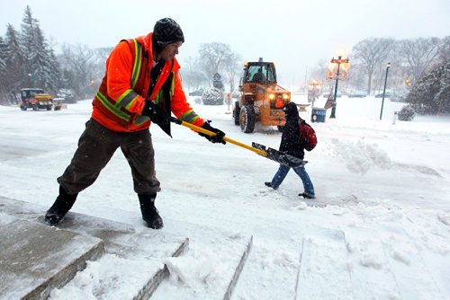 BORIS MINKEVICH / WINNIPEG FREE PRESS
Winter storm - Manitoba Legislature groundskeeper Garth Haul tries to keep ahead of the snowfall on the front steps of the Leg. Dec. 6, 2016
