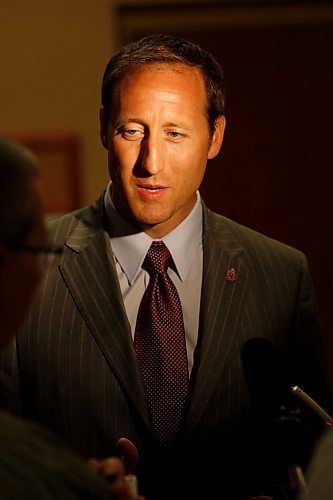 BORIS MINKEVICH / WINNIPEG FREE PRESS  080623 Peter MacKay at the PC dinner at the Victoria Inn in Winnipeg.