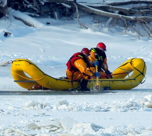 BORIS MINKEVICH / WINNIPEG FREE PRESS
NEWS - Fire water rescue crews work on the Red River just north of the Provencher Bridge in downtown Winnipeg. Reports of a person that went through the ice. Dec. 13, 2016
