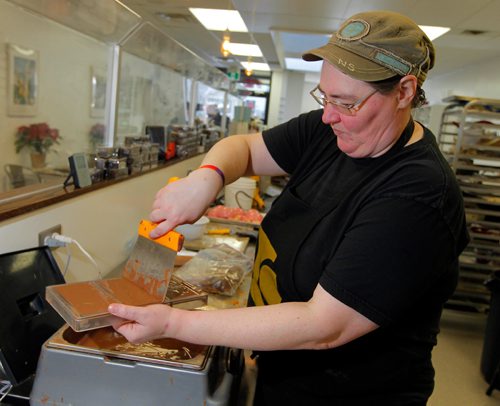 BORIS MINKEVICH / WINNIPEG FREE PRESS
SUNDAY THIS CITY - Decadence Chocolates on Sherbrook St.
Owner Helen Staines makes some chocolate in her kitchen. Dave Sanderson story. Dec. 13, 2016