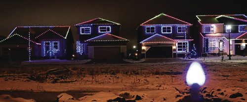 Canstar Community News The lights on the show homes on Snowberry Circle dance to Youre a Mean One Mr. Grinch./Photo by Christina Hryniuk
