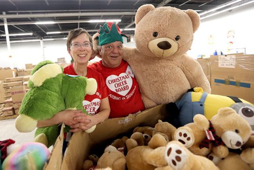 JASON HALSTEAD / WINNIPEG FREE PRESS

Volunteers Randy Harris and Andrea Firth sort gift toys on Dec. 14, 2016, at the Christmas Cheer Boards headquarters on Empress Street. (See Social Page)