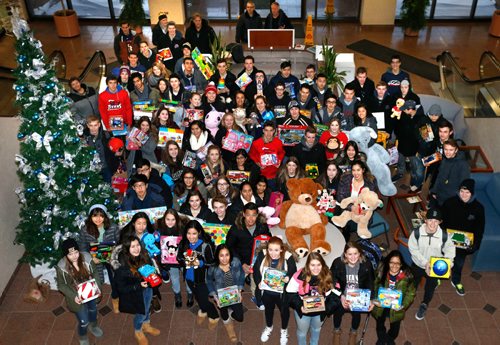 WAYNE GLOWACKI / WINNIPEG FREE PRESS

Shaftesbury High School students delivered toys for the Miracle on Mountain at the Winnipeg Free Press Thursday. Ashley Prest story Dec. 15 2016