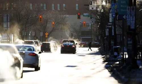 TREVOR HAGAN / WINNIPEG FREE PRESS
Despite the sunshine, it was a cold afternoon on Main Street, Saturday, December 17, 2016.