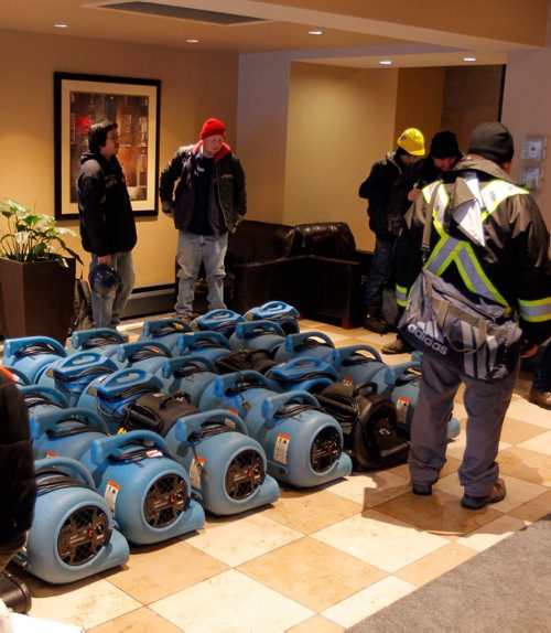 BORIS MINKEVICH / WINNIPEG FREE PRESS
BREAKING NEWS - Chateau 100 apartments at 72 Donald was flooded early this morning. Flood restoration crews are on scene. ASHLEY PREST STORY. Dozens of fans for drying and crew marshal in the lobby of the apartment high rise. Dec. 19, 2016