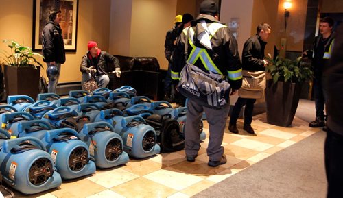 BORIS MINKEVICH / WINNIPEG FREE PRESS
BREAKING NEWS - Chateau 100 apartments at 72 Donald was flooded early this morning. Flood restoration crews are on scene. ASHLEY PREST STORY. Dozens of fans for drying and crew marshal in the lobby of the apartment high rise. Dec. 19, 2016