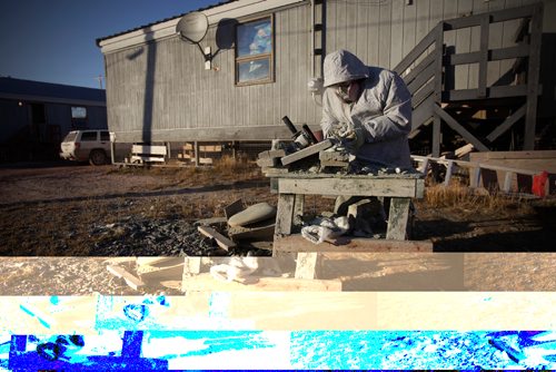 JOHN WOODS / WINNIPEG FREE PRESS
Salomonie Pootoogook, stone carver, tells his story and creates a piece in Baker Lake September 23, 2016
