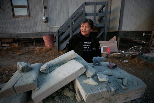 JOHN WOODS / WINNIPEG FREE PRESS
Salomonie Pootoogook, stone carver, tells his story and creates a piece in Baker Lake September 23, 2016
