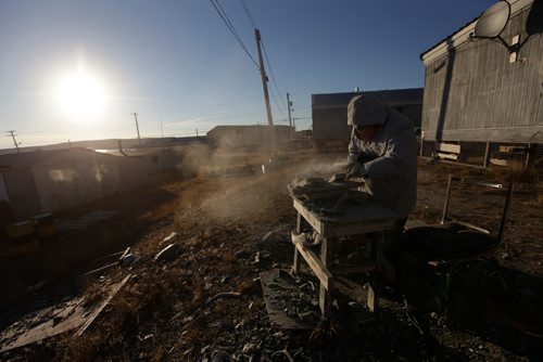 JOHN WOODS / WINNIPEG FREE PRESS
Salomonie Pootoogook, stone carver, tells his story and creates a piece in Baker Lake September 23, 2016
