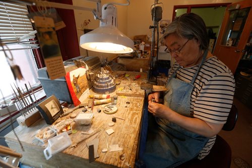 JOHN WOODS / WINNIPEG FREE PRESS
Martha Noah, who makes jewelry from natural products, tells her story in Baker Lake September 24, 2016
