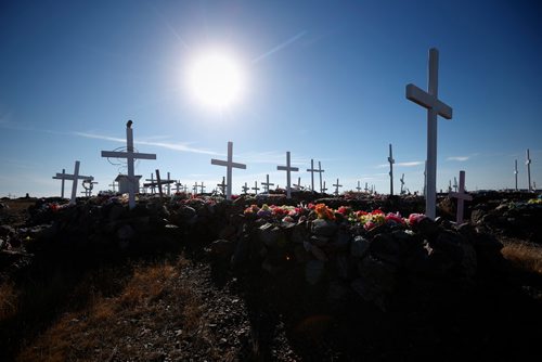 JOHN WOODS / WINNIPEG FREE PRESS
The cemetery overlooks Baker Lake September 23, 2016
