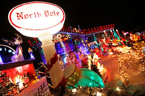 JOHN WOODS / WINNIPEG FREE PRESS
The owner of this Kildare Avenue home sure are in the Christmas spirit Monday, December 19, 2016.