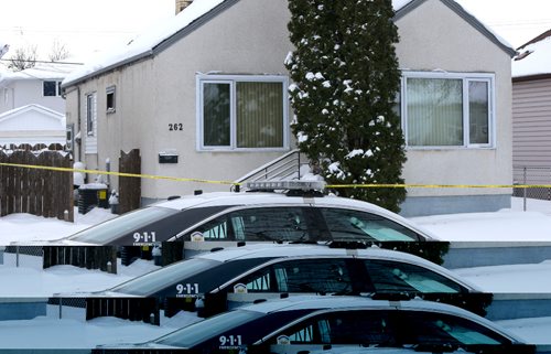 WAYNE GLOWACKI / WINNIPEG FREE PRESS

Winnipeg Police in front of a house in the 200 block of Belmont Avenue. An adult male with multiple suspicious injuries at the residence died earlier Tuesday morning. Dec.20 2016