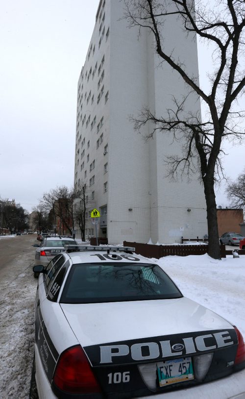 WAYNE GLOWACKI / WINNIPEG FREE PRESS

Winnipeg Police at the scene of an overnight homicide in the Manitoba housing apartment block at¤444 Kennedy St.¤Wednesday morning. Dec.21 2016