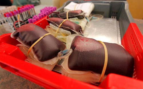 BORIS MINKEVICH / WINNIPEG FREE PRESS
The Dream Factory joined Canadian Blood Services at the Winnipeg blood donor clinic at 777 William to thank donors and remind people to take the time to give life by donating blood this holiday season. File shot of fresh blood that was donated. Dec. 22, 2016