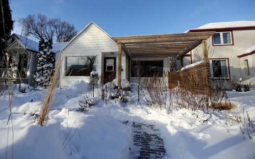 TREVOR HAGAN / WINNIPEG FREE PRESS
409 Borebank Street for Todd homes job, Friday, December 23, 2016.