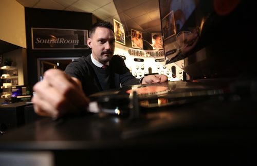 TREVOR HAGAN / WINNIPEG FREE PRESS
Adam Loszchuk adjust a turntable in preparation for Advance's boxing week sales known as the Krazy Karnival, Saturday, December 24, 2016.