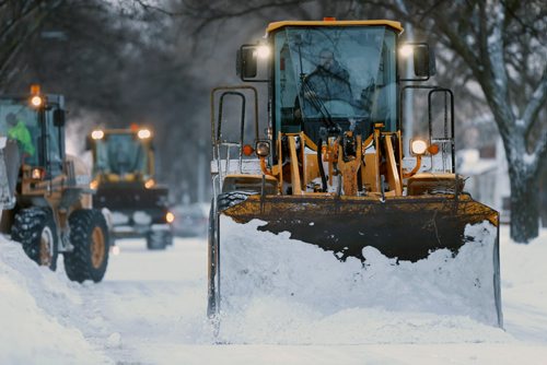JOHN WOODS / WINNIPEG FREE PRESS
Winnipeggers dig out from a Christmas day snowfall Monday, December 26, 2016.

