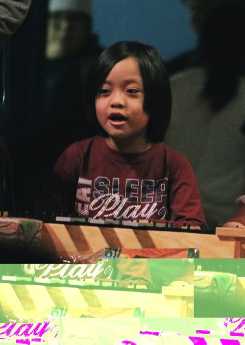 Canstar Community News Children sing and play instruments at the Shaughnessy Park School choir concert on Dec. 20, 2016.