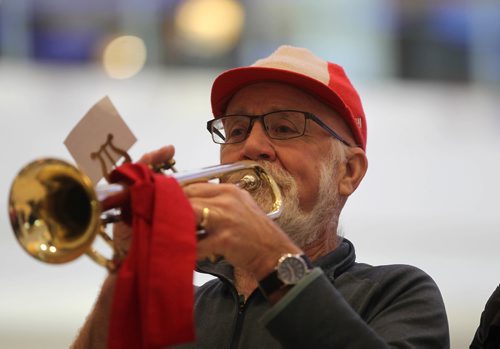 
RUTH BONNEVILLE / WINNIPEG FREE PRESS


John Oldham plays Oh Canada on his trumpet to the arriving Al Ali Syrian family at James Richardson International Airport  Thursday afternoon
See Carol Sanders story.  
 Dec 29, 2016