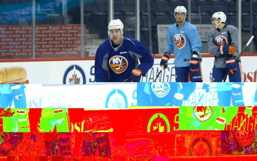 
WAYNE GLOWACKI / WINNIPEG FREE PRESS 

 At left, New York Islanders player Travis Hamonic #3 at the teams practice in the MTS Centre Friday.  Mike Sawatzky  story  Dec.30 2016