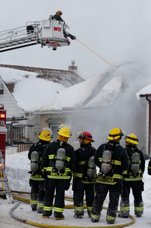 JOHN WOODS / WINNIPEG FREE PRESS
Winnipeg firefighters work a fire at 429 and 425 Bowman Avenue Sunday, January 1, 2017.