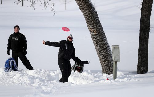 TREVOR HAGAN / WINNIPEG FREE PRESS
James Franz throws a disc as Eric Kulchycki looks on while playing frisbee golf at Happyland Park, Sunday, January 8, 2017