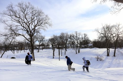 TREVOR HAGAN / WINNIPEG FREE PRESS
Eric Kulchycki, Steve Link and Bryan Freese walking through the snow in Happyland Park while playing Frisbee Golf, Sunday, January 8, 2017