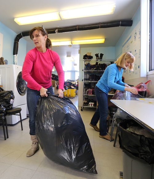 JASON HALSTEAD / WINNIPEG FREE PRESS

L-R: Volunteers Nancy Hill and Kris Turner pack cold-weather garments at Koats for Kids headquarters on Portage Avenue in Assiniboia on Jan. 10, 2017. (See Social Page)