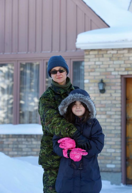 WAYNE GLOWACKI / WINNIPEG FREE PRESS 

Tumia Roberts, 9yrs, and her mother Izabella Roberts Wednesday. Tumia wasn't picked up by the school bus Tuesday and was outside for 2.5 hours when her mother found her in their back yard. Alex Paul  story Jan.11  2017