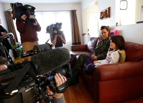 WAYNE GLOWACKI / WINNIPEG FREE PRESS 

Tumia Roberts, 9yrs, and her mother Izabella Roberts at home Wednesday. Tumia wasn't picked up by the school bus Tuesday and was outside for 2.5 hours when her mother found her in their back yard.  They held a news conference in their living room Wednesday. Alex Paul  story Jan.11  2017