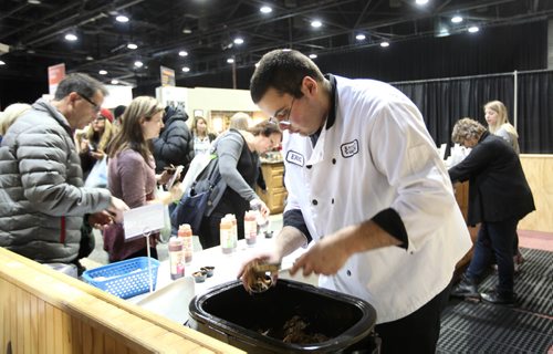 RUTH BONNEVILLE / WINNIPEG FREE PRESS

 Danny's Whole Hog cook Eric Baso serves up sample containers of pulled beef at the Winnipeg Home Renovation Show at RBC Convention Centre Saturday.  

Standup photo 
 Jan 14, 2017