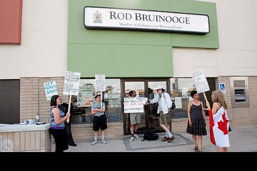 BORIS MINKEVICH / WINNIPEG FREE PRESS  080703 Protest in front of Winnipeg south MP Rod Bruinooge.