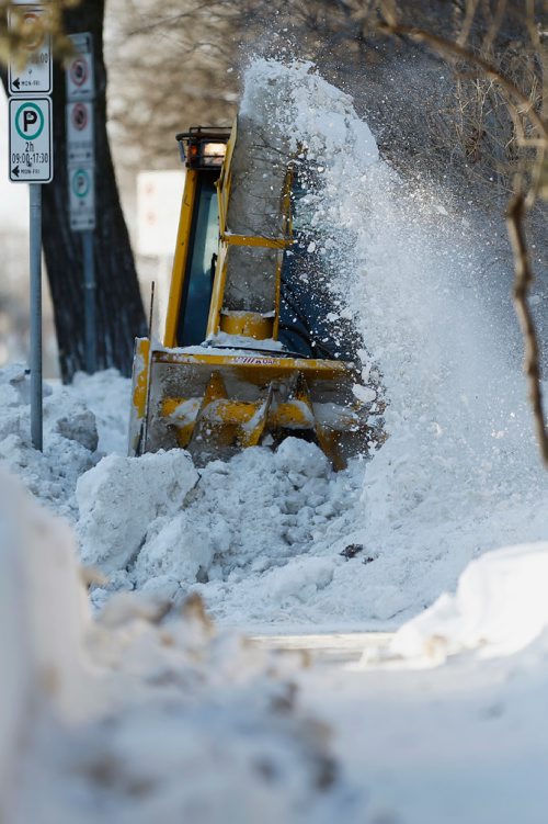 JOHN WOODS / WINNIPEG FREE PRESS
A city snow clearing crew clears a sidewalk on Academy Road Sunday, January 15, 2017. 
