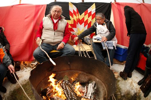 JOHN WOODS / WINNIPEG FREE PRESS
Clarence and Barbara Nepinak cooked some bannock in a teepee at The Forks river trail Sunday, January 15, 2017.