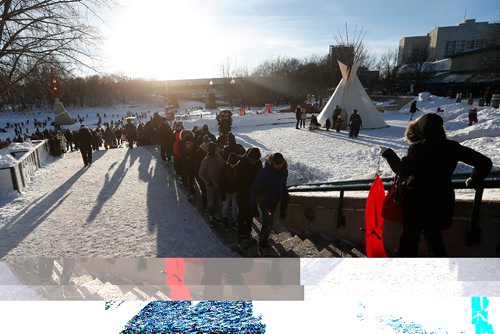 JOHN WOODS / WINNIPEG FREE PRESS
People enjoy the great weather on The Forks river trail Sunday, January 15, 2017.