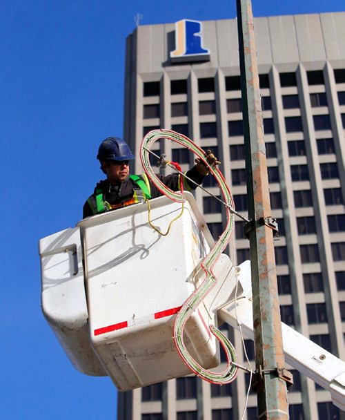 BORIS MINKEVICH / WINNIPEG FREE PRESS
STANDUP - Christmas is over - Dustin Kipling of MyTec Industries Ltd. removes one of the hundreds of xmas lights downtown near Portage and Main. They expect to get the job done by Monday. They are contracted out by MB Hydro. JAN. 18, 2017