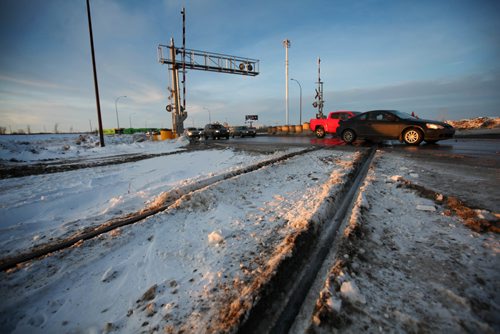 RUTH BONNEVILLE / WINNIPEG FREE PRESS

Railway crossing on Kenaston Blvd just  north of Lindenwood Dr. East.  For story upgrading railway crossings.
For Mia Rabson story.  

See story 
 Jan 19, 2017