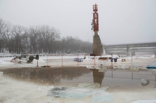 DAVID LIPNOWSKI / WINNIPEG FREE PRESS 

Abnormally warm weather has closed the Red River Mutual Trail and the skating rink at The Forks Sunday January 22, 2017.