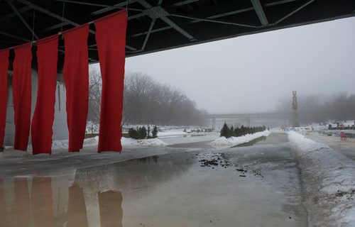 DAVID LIPNOWSKI / WINNIPEG FREE PRESS 

Abnormally warm weather has closed the Red River Mutual Trail and the skating rink at The Forks Sunday January 22, 2017.