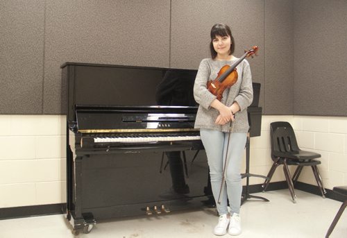 Canstar Community News Jan. 17, 2017 - Miona Milovanovic is a Grade 10 music student at River East Collegiate. (SHELDON BIRNIE/CANSTAR/THE HERALD)