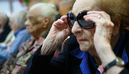 MIKE DEAL / WINNIPEG FREE PRESS
Ethel Karr, 104, puts on her sunglasses prior to the start of the Centenarian Celebration at the Saul & Claribel Simkin Centre where ten women will be celebrated for their birthdays, all of them at least 100 years old.
170123 - Monday, January 23, 2017.