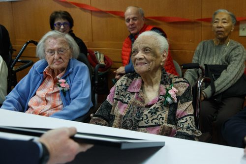 MIKE DEAL / WINNIPEG FREE PRESS
Iris Glanville, 102, receives a certificate from member of parliament Terry Duguid during the Centenarian Celebration at the Saul & Claribel Simkin Centre where ten women will be celebrated for their birthdays, all of them at least 100 years old.
170123 - Monday, January 23, 2017.