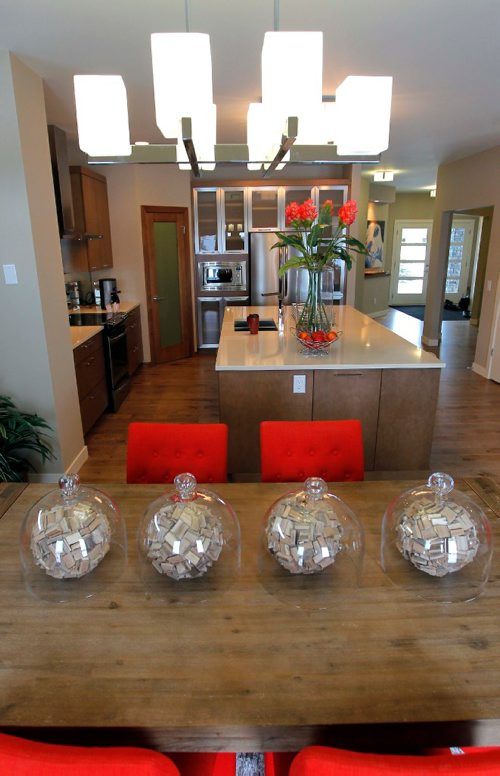 BORIS MINKEVICH / WINNIPEG FREE PRESS
NEW HOMES - 6 Camira Way. Diningroom table looking onto the kitchen. Todd Lewys story. JAN. 24, 2017